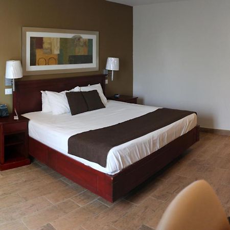 Best Western Bazarell Inn Montemorelos Bagian luar foto