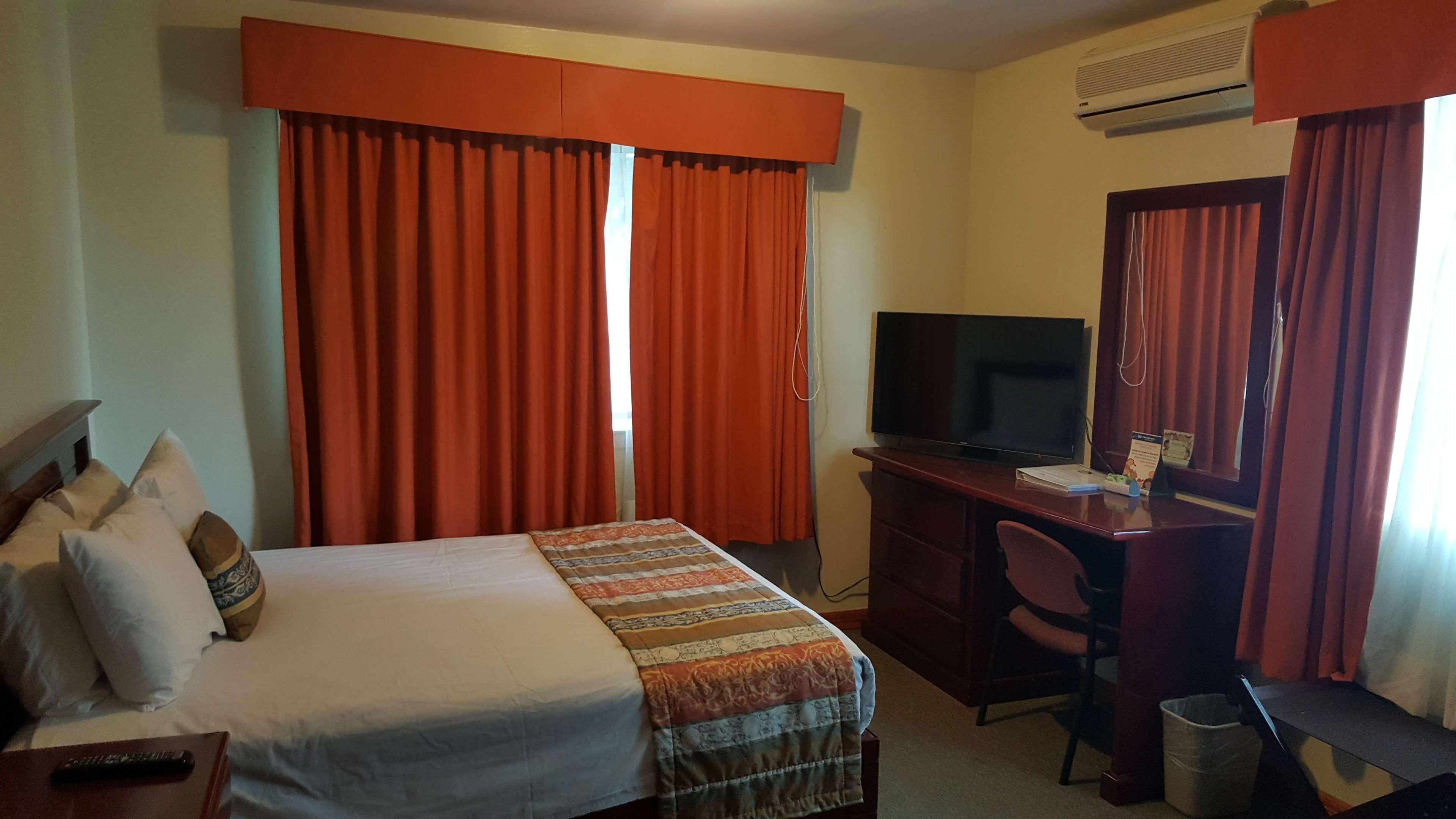 Best Western Bazarell Inn Montemorelos Bagian luar foto