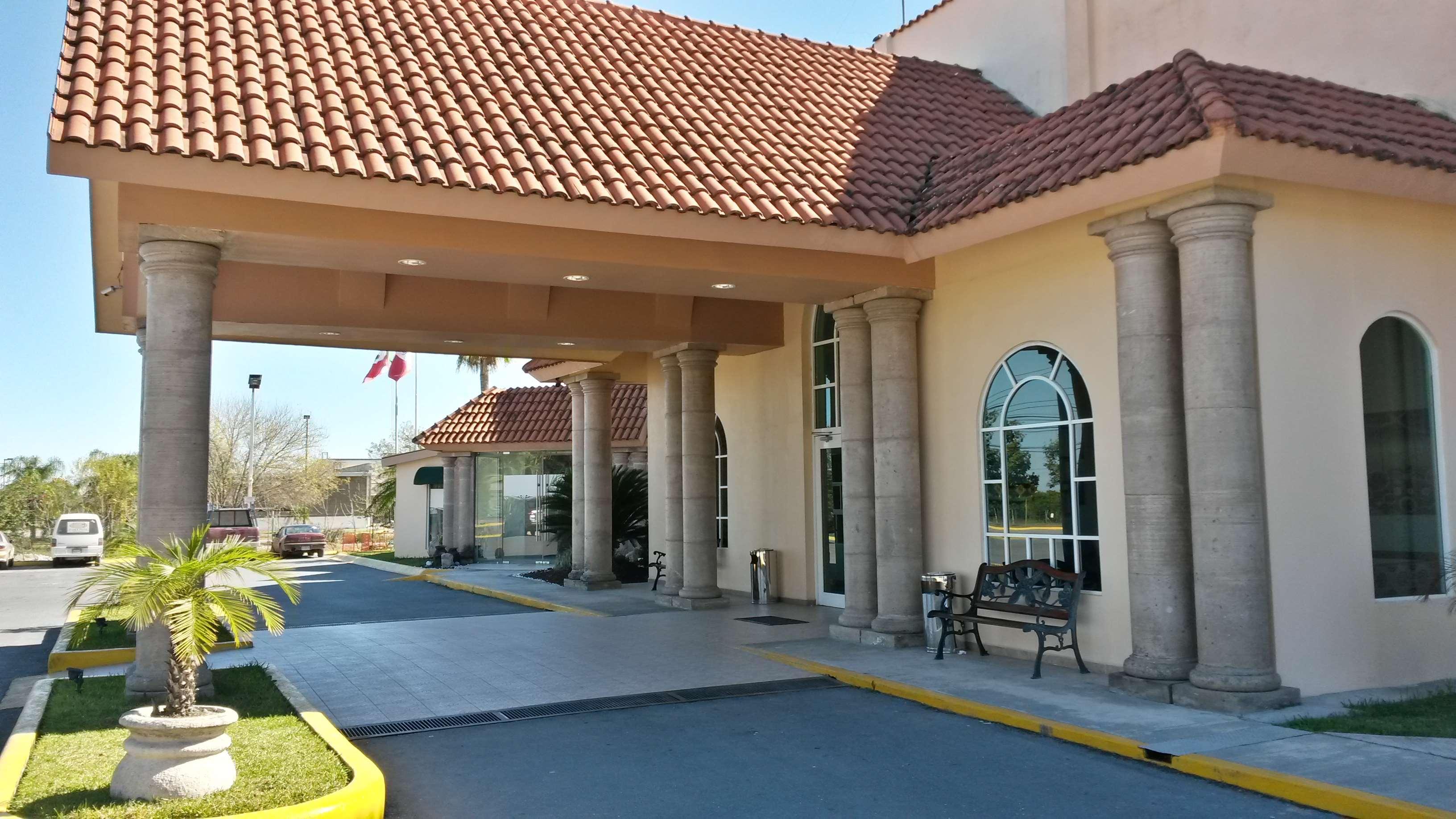 Best Western Bazarell Inn Montemorelos Bagian luar foto