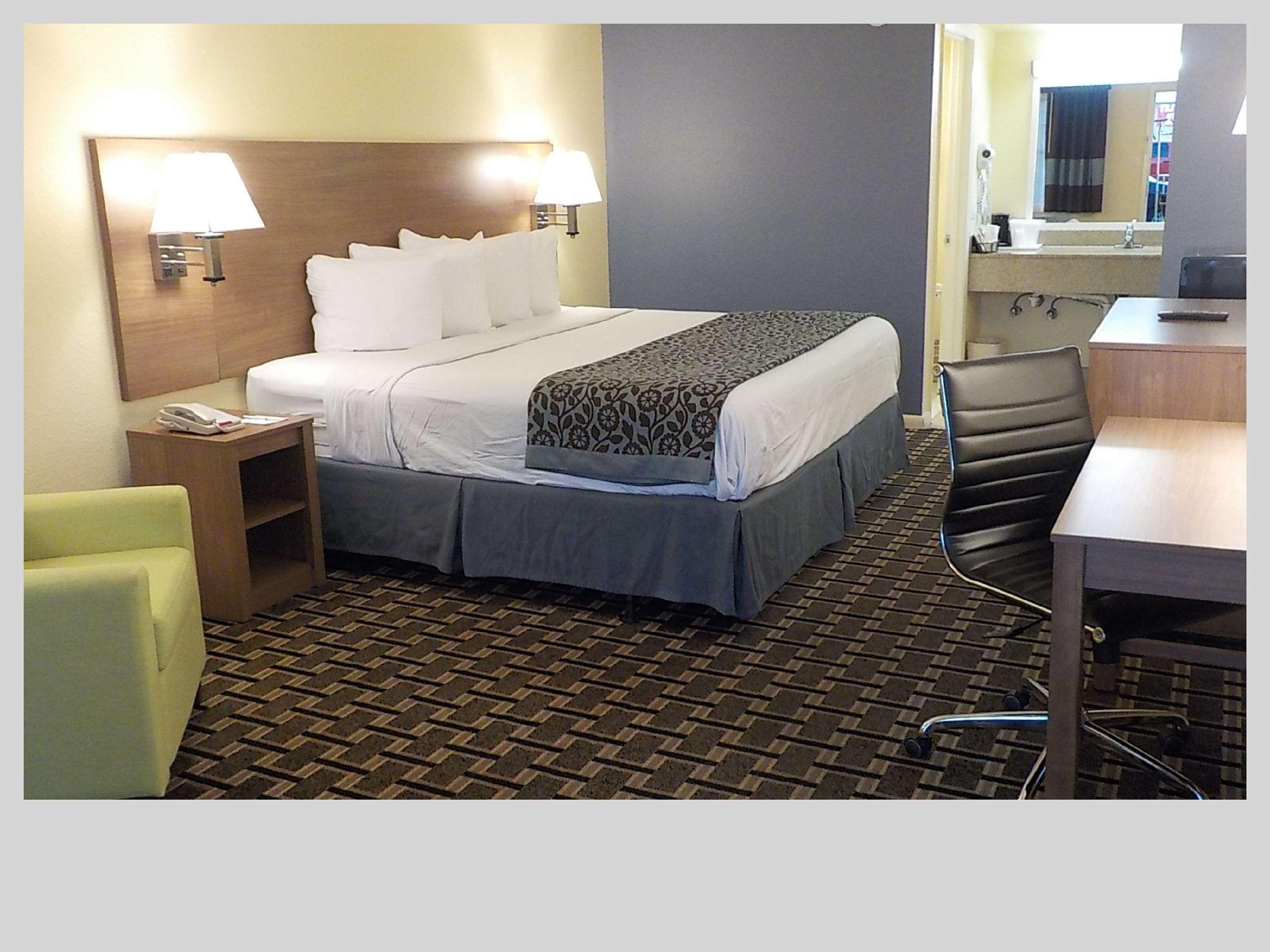 Best Western Bazarell Inn Montemorelos Bagian luar foto