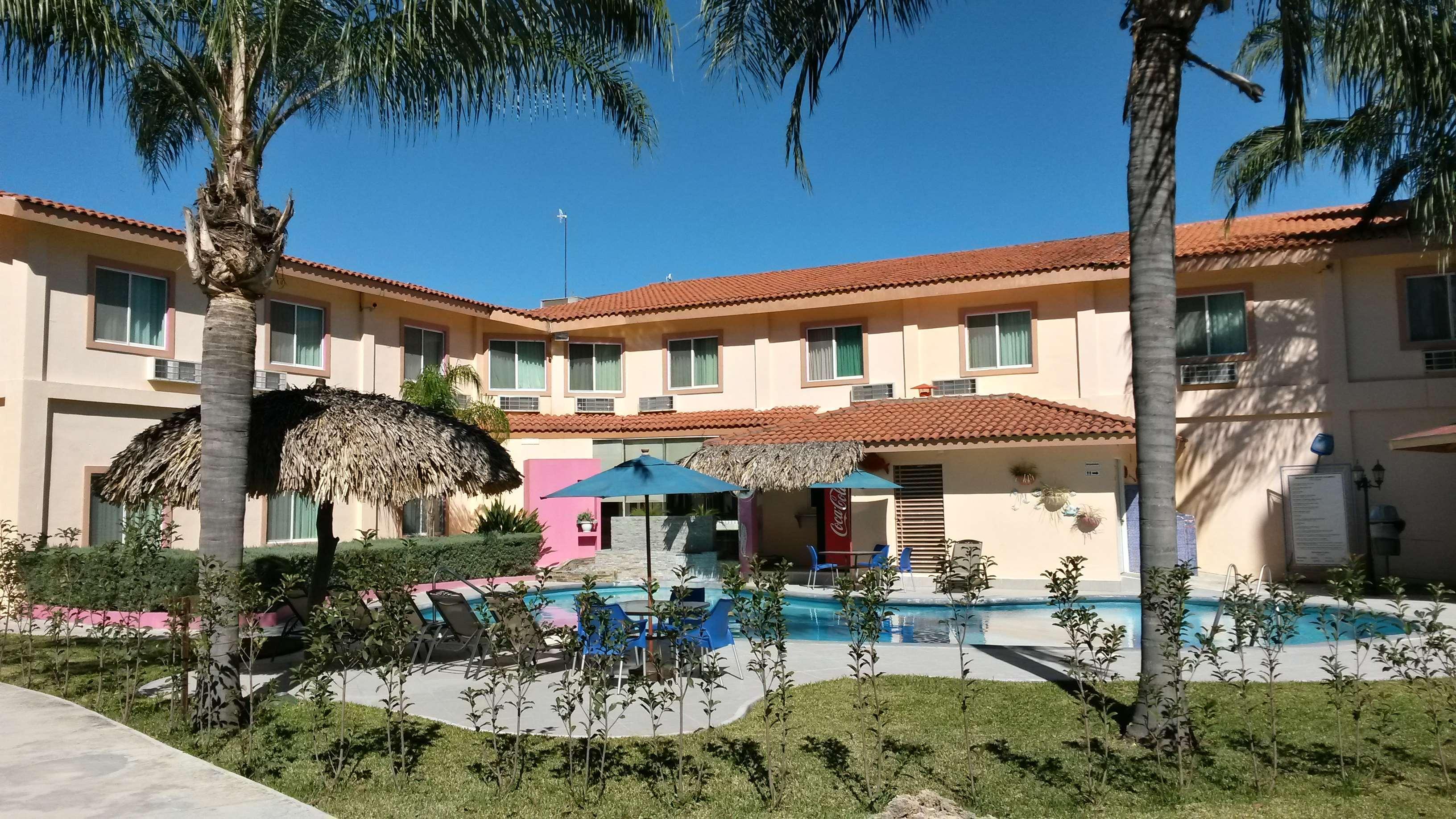 Best Western Bazarell Inn Montemorelos Bagian luar foto