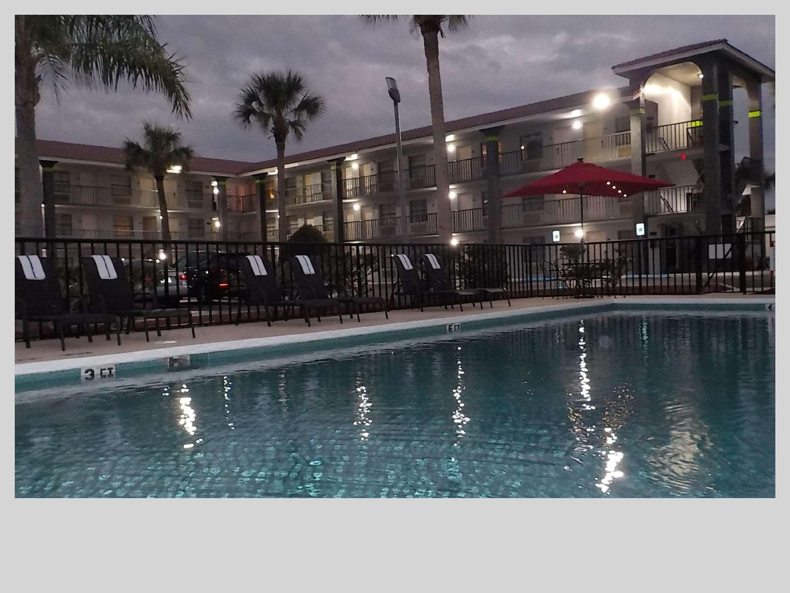 Best Western Bazarell Inn Montemorelos Bagian luar foto