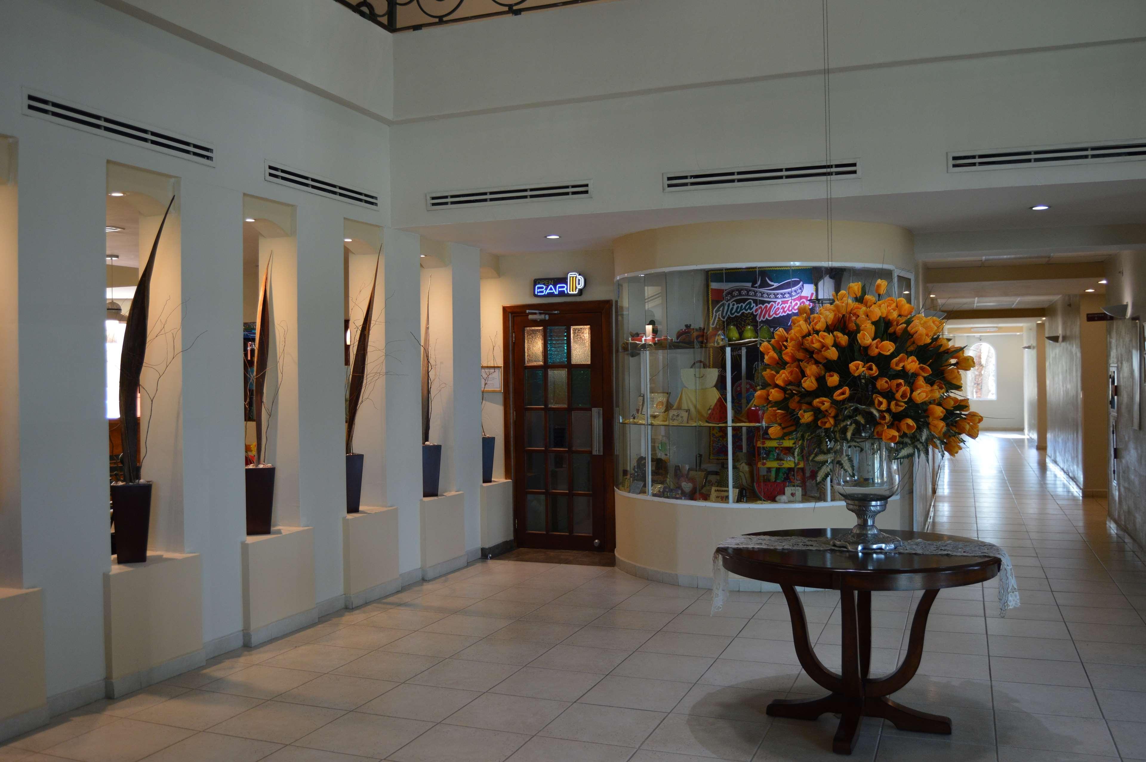 Best Western Bazarell Inn Montemorelos Bagian luar foto