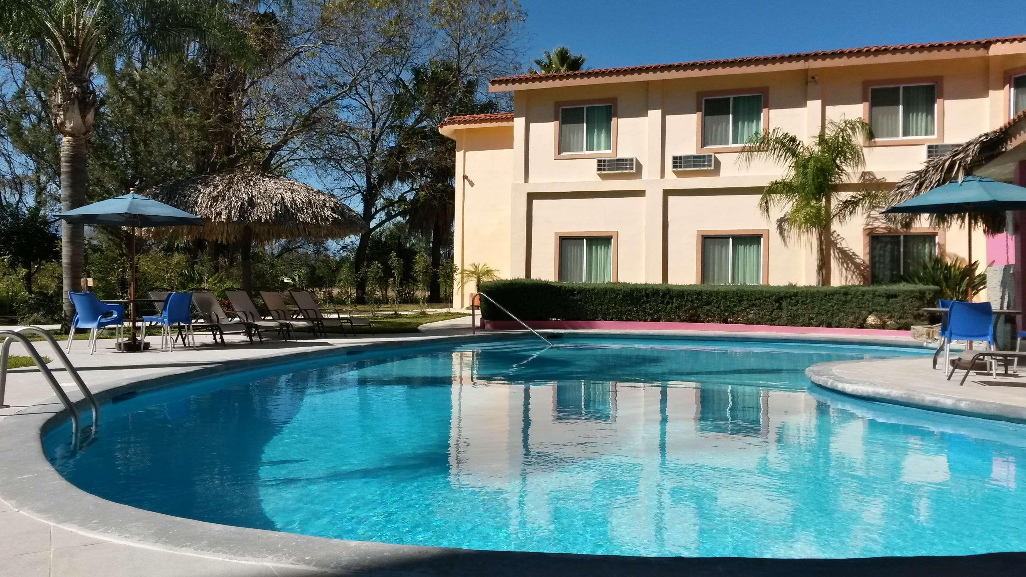 Best Western Bazarell Inn Montemorelos Bagian luar foto