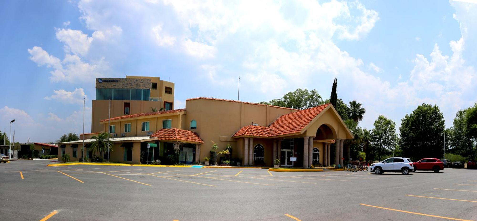 Best Western Bazarell Inn Montemorelos Bagian luar foto
