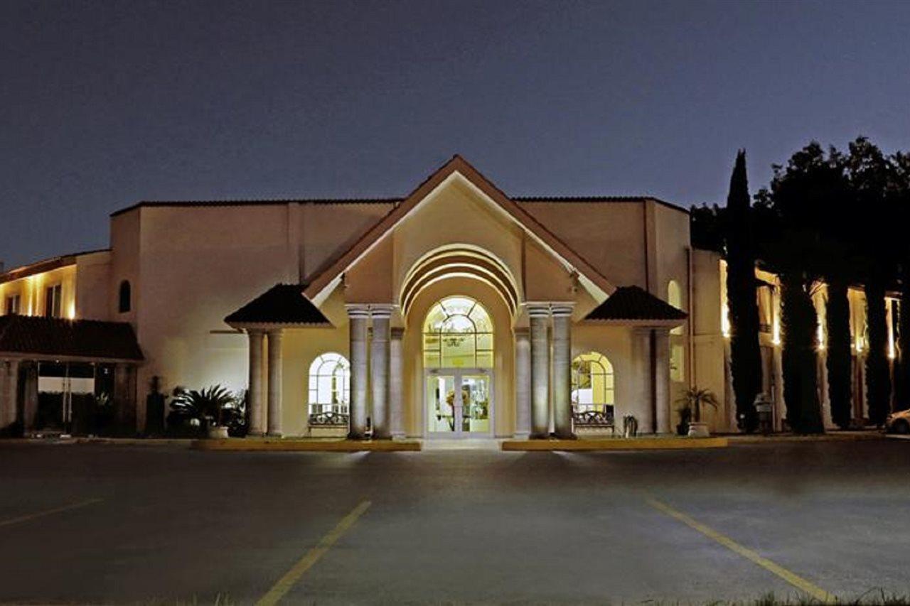 Best Western Bazarell Inn Montemorelos Bagian luar foto