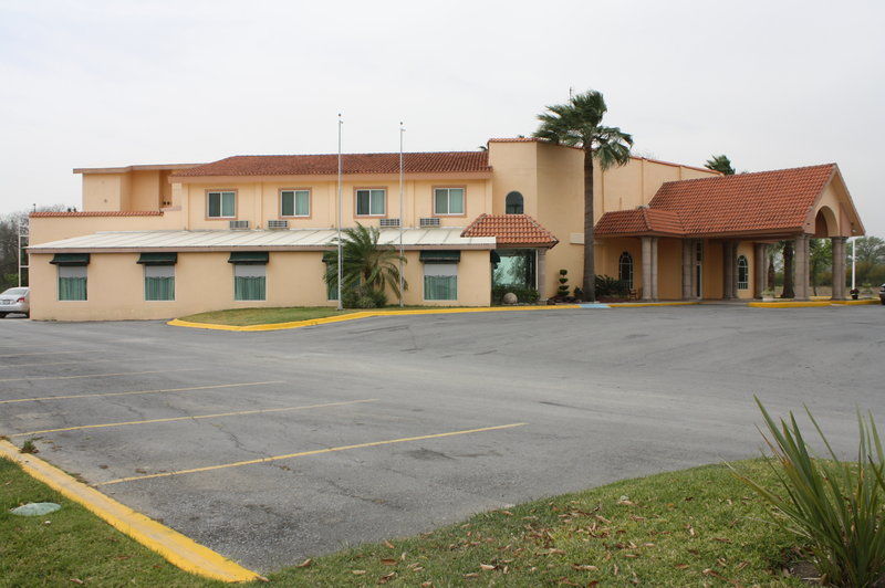 Best Western Bazarell Inn Montemorelos Bagian luar foto