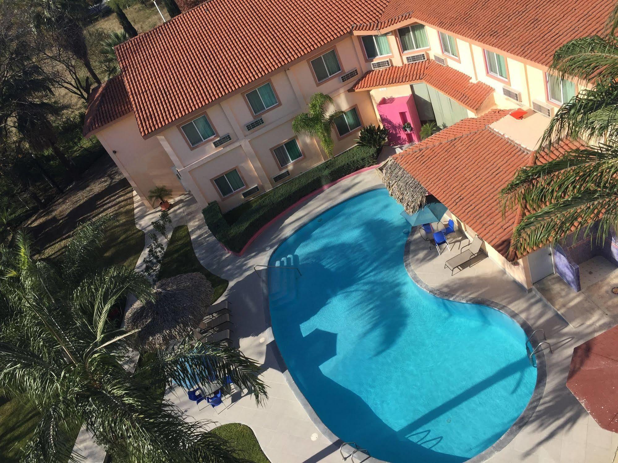 Best Western Bazarell Inn Montemorelos Bagian luar foto