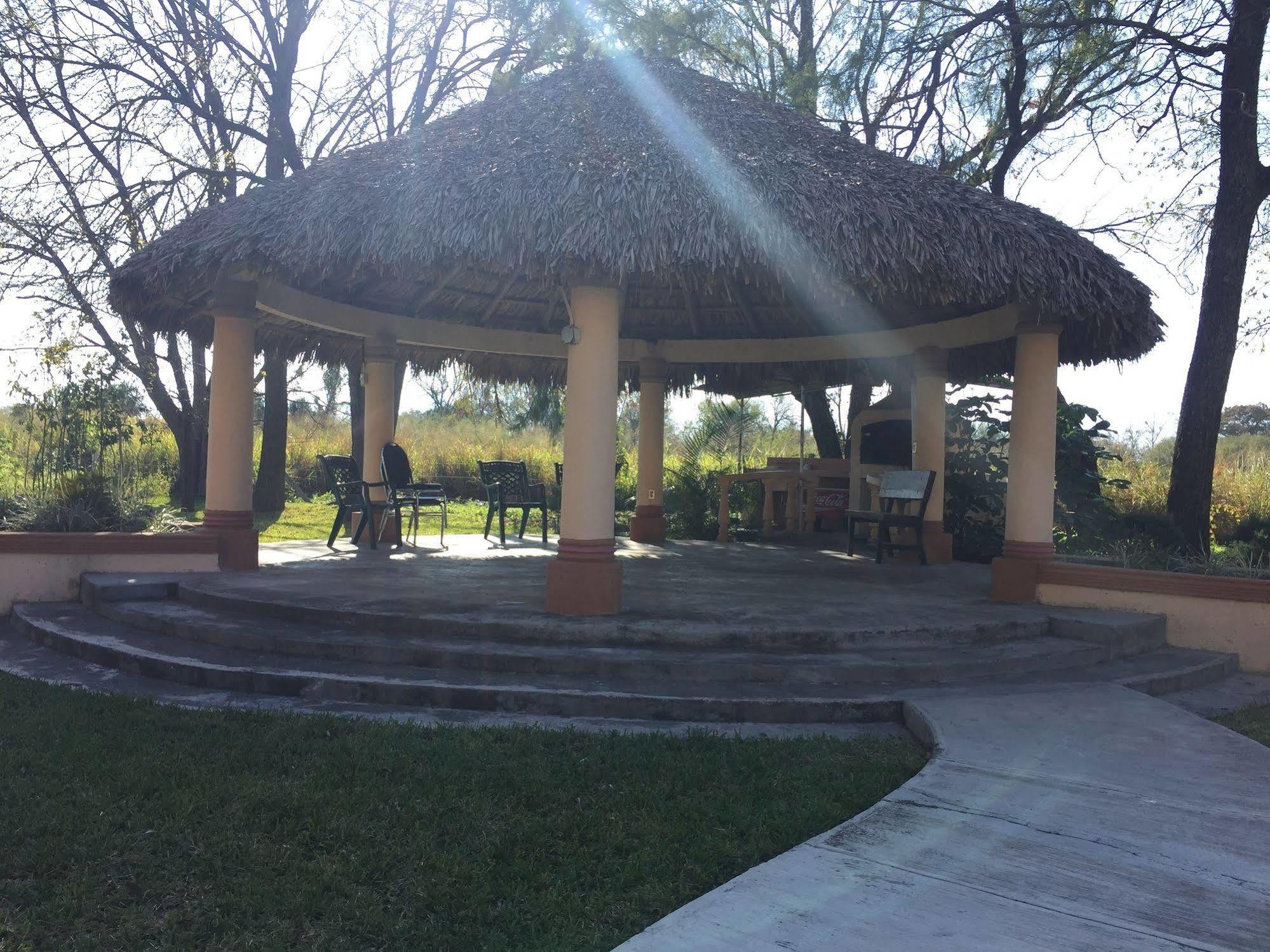 Best Western Bazarell Inn Montemorelos Bagian luar foto