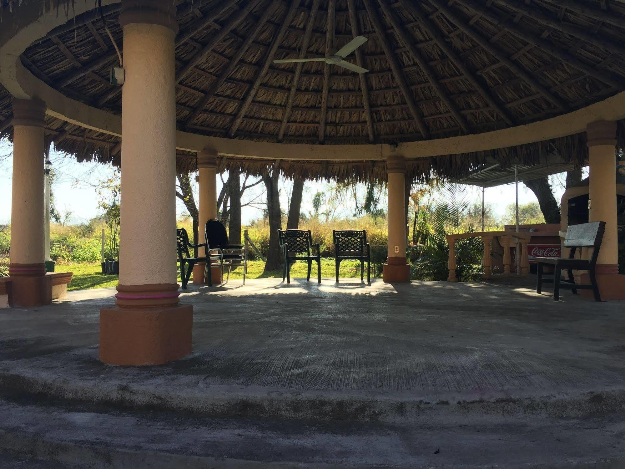 Best Western Bazarell Inn Montemorelos Bagian luar foto