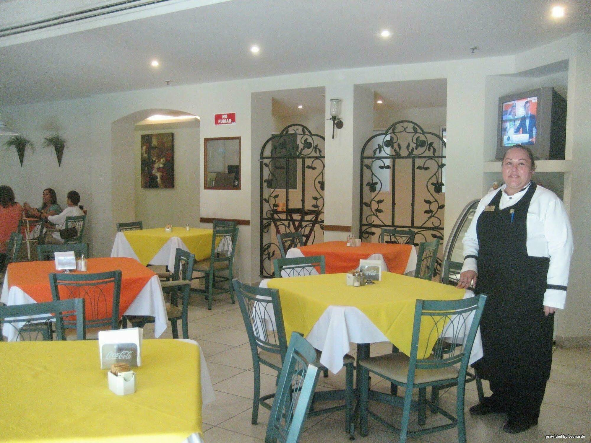 Best Western Bazarell Inn Montemorelos Bagian luar foto