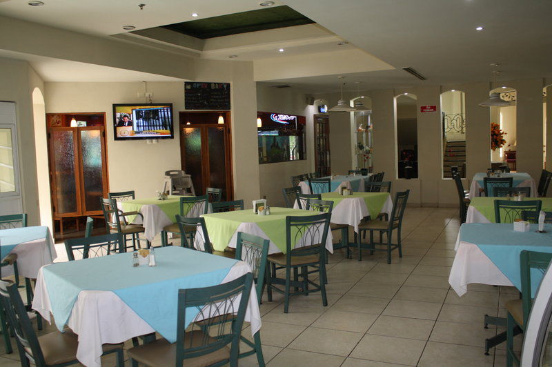 Best Western Bazarell Inn Montemorelos Bagian luar foto